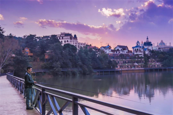 尋甸?鳳龍灣小鎮：城堡、森林、洞穴…一起前往童話世界！