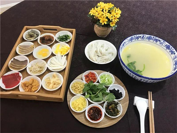 花樣百出的云南米線你吃過(guò)幾種？快來(lái)一起看看吧！